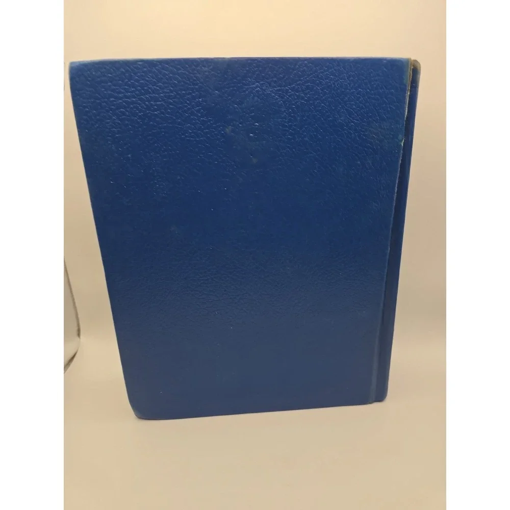 Vtg Websters New World Dictionary  With Student Handbook 1973
